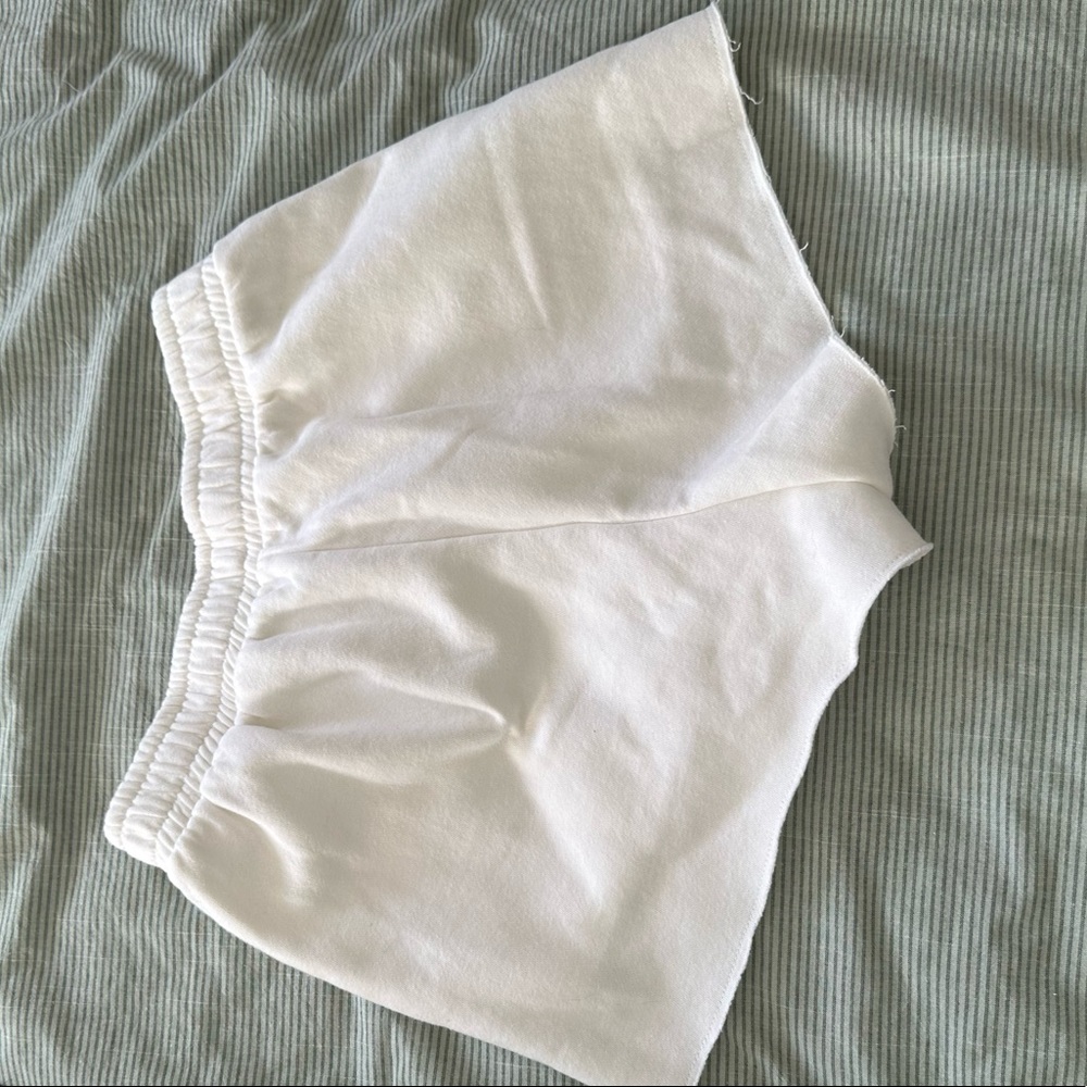 Abound Sweat Shorts White with Hearts - Picture 4 of 4